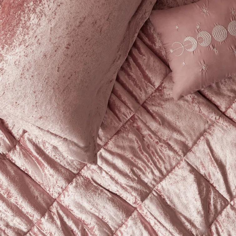 Intelligent Design Felicia Crushed Velvet Comforter Set with Throw Pillow