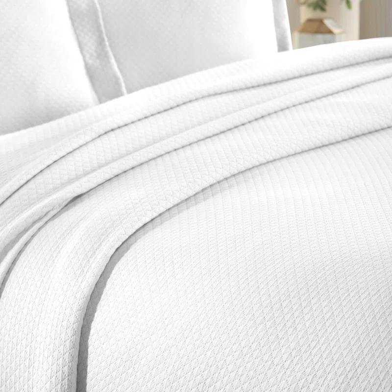 Superior Superior Solitaire Waffled Matelassé Bedspread Set with Shams