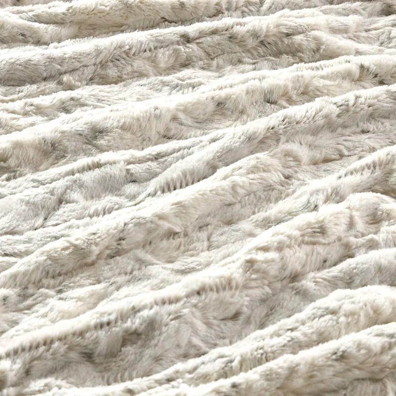 Beautyrest Beautyrest Zuri Oversized Heated Faux Fur Throw