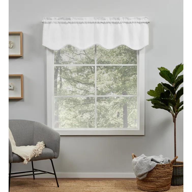 Amalgamated Textiles Exclusive Home Loha Light Filtering Rod Pocket Scalloped Valance