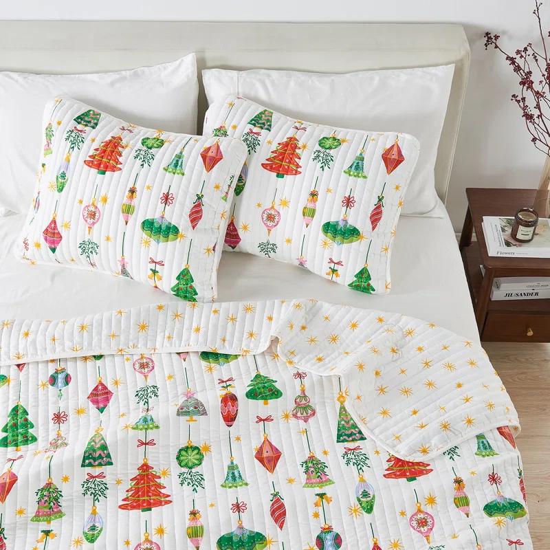 FreshFolds Vibrant & Cheerful Christmas Quilt Set