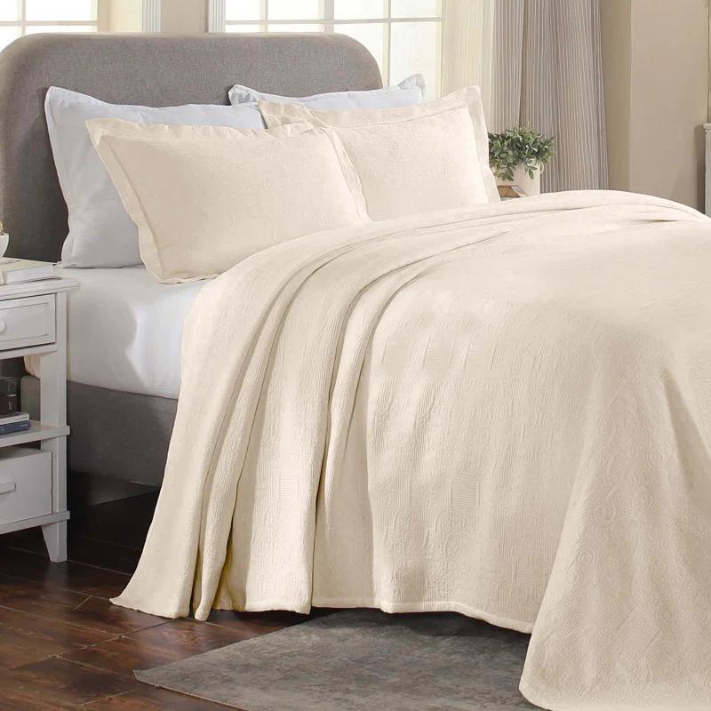 Superior Superior Florin Matelasse Jacquard Scrolling Medallion Cotton Bedspread Set With Pillow Shams