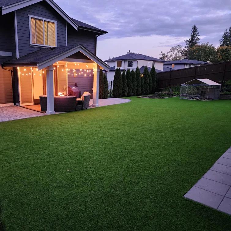 ALEKO Artificial Grass Turf Rug and Roll