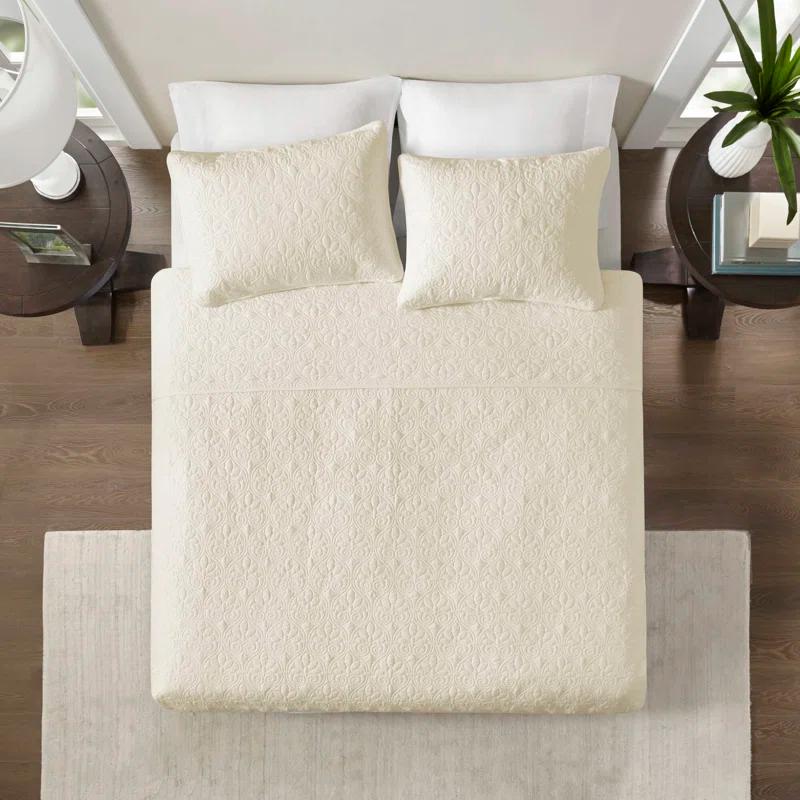 Madison Park Quebec Reversible Quilt Set