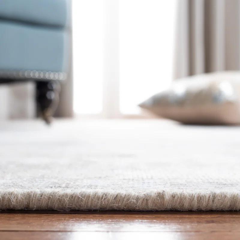 Safavieh Oakland Hand Loomed Wool/Viscose Oriental Rug in Sand/Beige