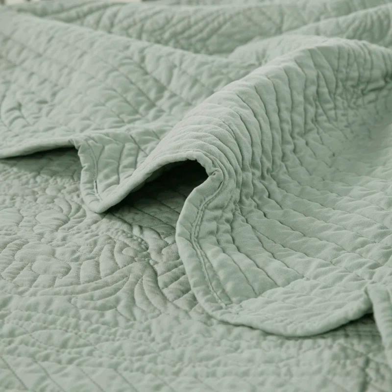 Tuscany Scalloped Edge Quilt Set
