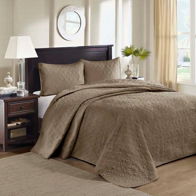 Madison Park Quebec Reversible Quilt Set