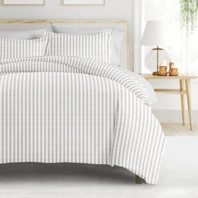 IEnjoy Home 8-Piece Reversible Bedding Bundle - Patterned Duvet Cover, Comforter Insert and Solid Sheet Set