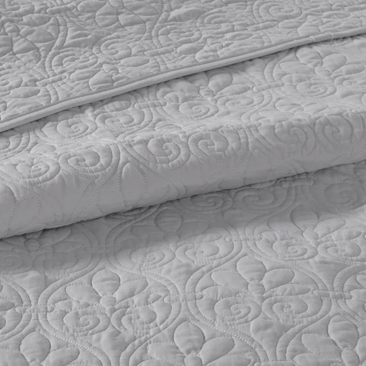 Madison Park Quebec Reversible Quilt Set