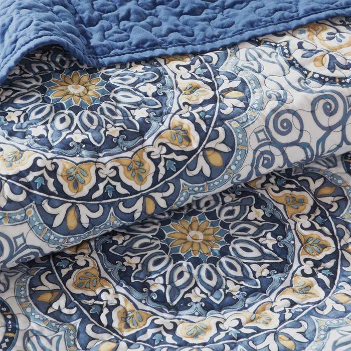 Madison Park 6 Piece Reversible Quilt Set with Throw Pillows