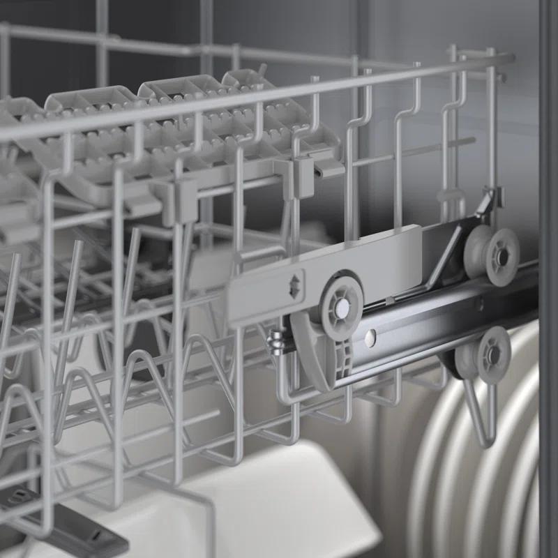 Bosch 500 Series 24" Stainess Steel Top Control Built-In Dishwasher with Stainless Steel Tub and Flexible 3Rd Rack SHX65CM5N