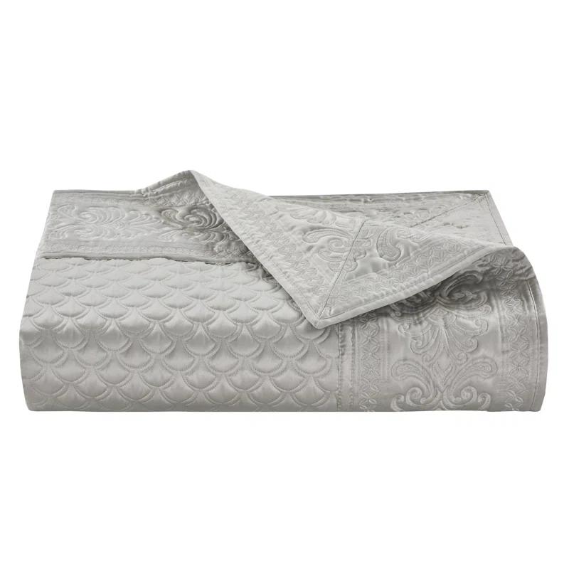 Five Queens Court Lincoln Coverlet