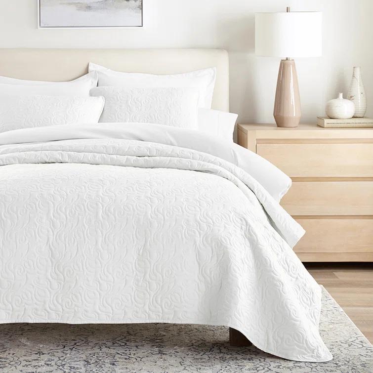 Becky Cameron Becky Cameron Elegant Floral Stitching Quilt Set