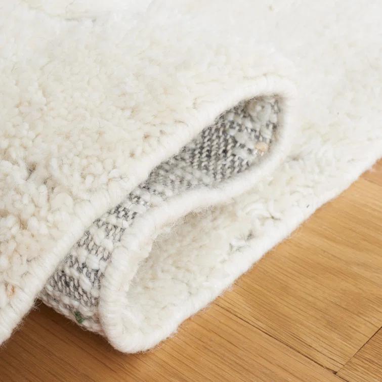 Henrie Geometric Handwoven Area Rug in Ivory/Gray