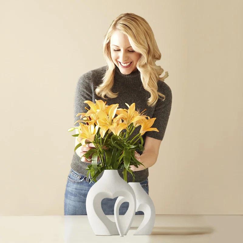 White Vases For Decor, Heart Shaped Ceramic Vase Set Of 2, Nordic Heart Shaped Vases, Minimalist Decorative Vase For Table Centerpiece Wedding Dining Living Room Office House Decoration