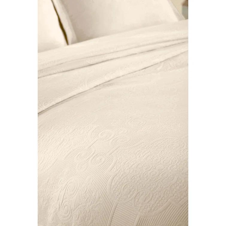 Superior Superior Florin Matelasse Jacquard Scrolling Medallion Cotton Bedspread Set With Pillow Shams