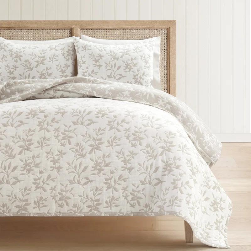 Lush Decor Floral Jacquard Reversible Soft Matelassé Quilt 3Pc Set