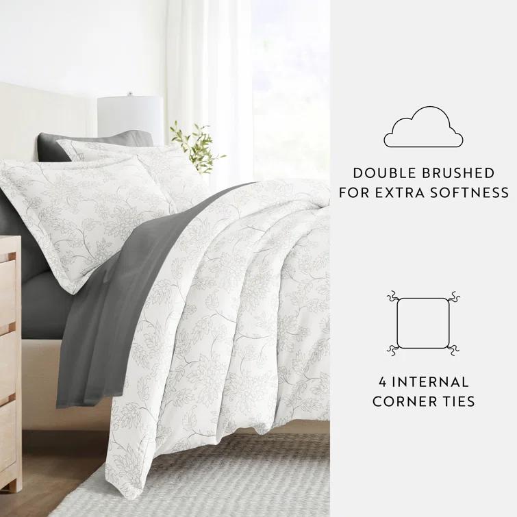 IEnjoy Home 8-Piece Reversible Bedding Bundle - Patterned Duvet Cover, Comforter Insert and Solid Sheet Set