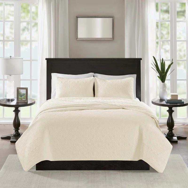 Madison Park Quebec Reversible Quilt Set