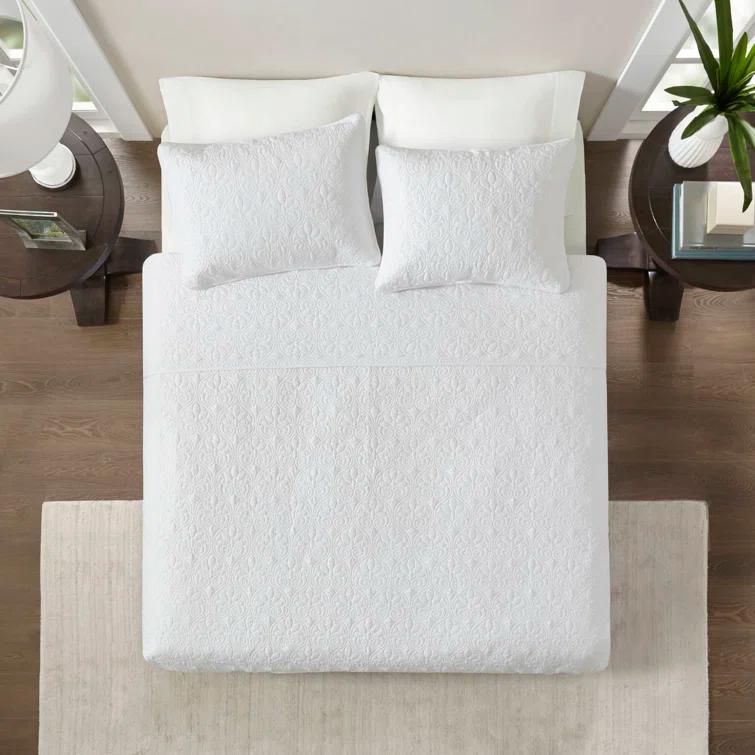 Madison Park Quebec Reversible Quilt Set