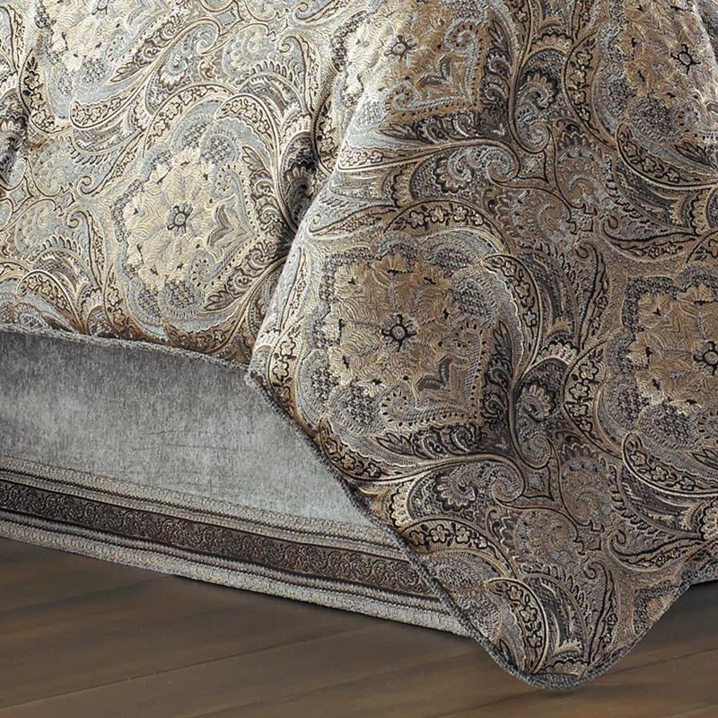 Paulina Comforter Set