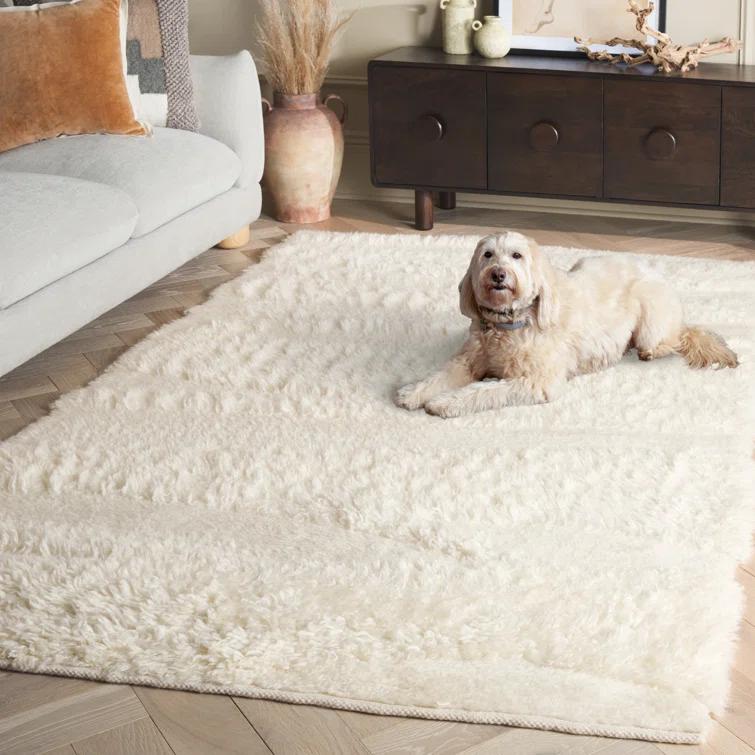 Safavieh Casablanca 473 Hand Woven Wool Pile Solid Color Rug