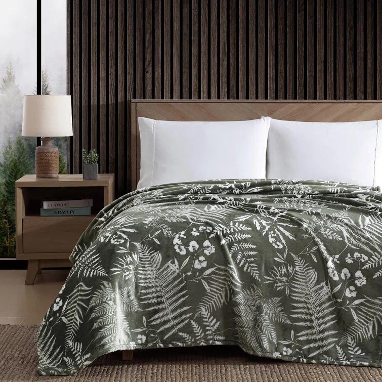 Eddie Bauer Eddie Bauer Printed Ultra Soft Plush Fleece Reversible Blanket