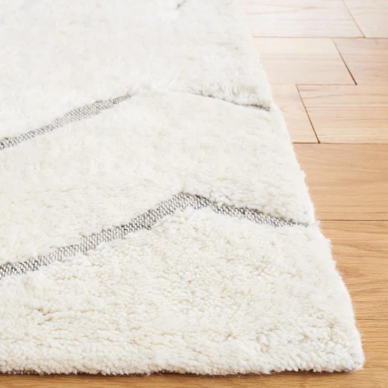 Henrie Geometric Handwoven Area Rug in Ivory/Gray
