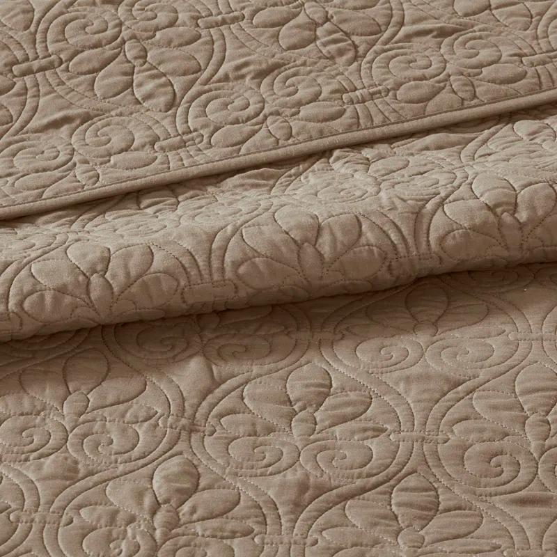 Madison Park Quebec Reversible Quilt Set