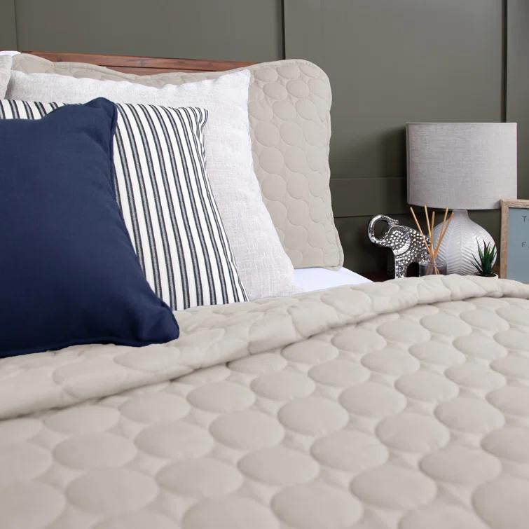 SouthShore Fine Linens Southshore Fine Linens Lightweight Oversized Reversible Quilt Set with shams
