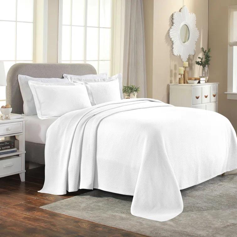Superior Superior Solitaire Waffled Matelassé Bedspread Set with Shams