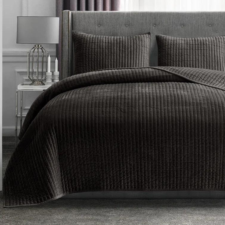 Wonderful Textile Wonderful Velvet 3-piece reversible quilt set