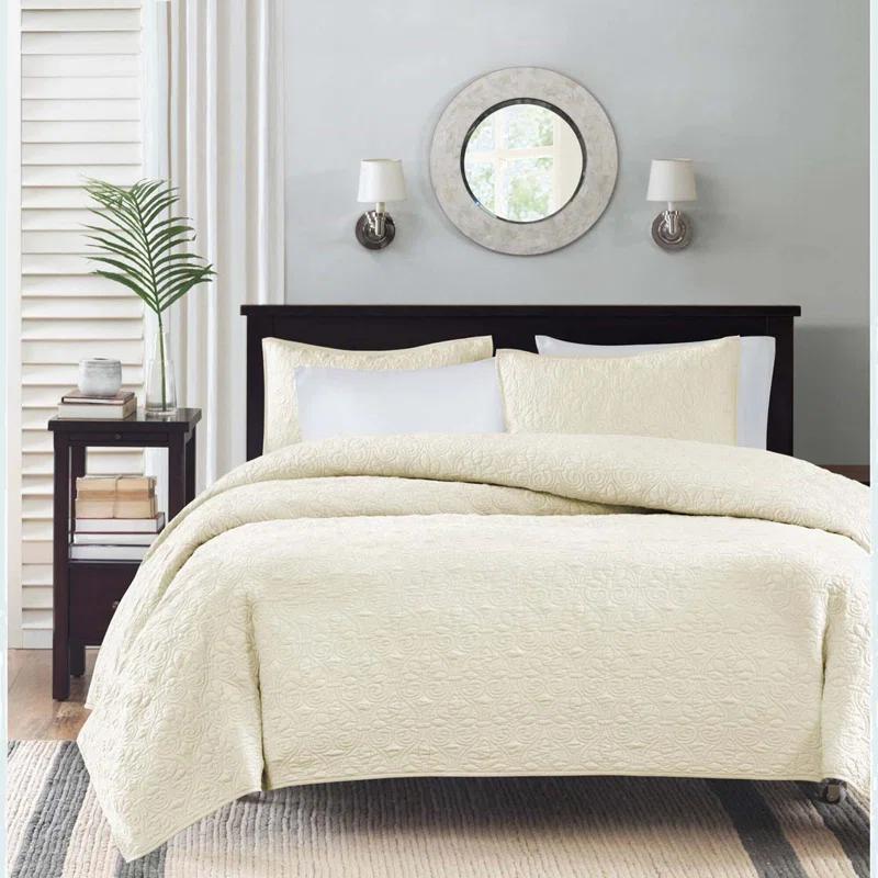 Madison Park Quebec Reversible Quilt Set