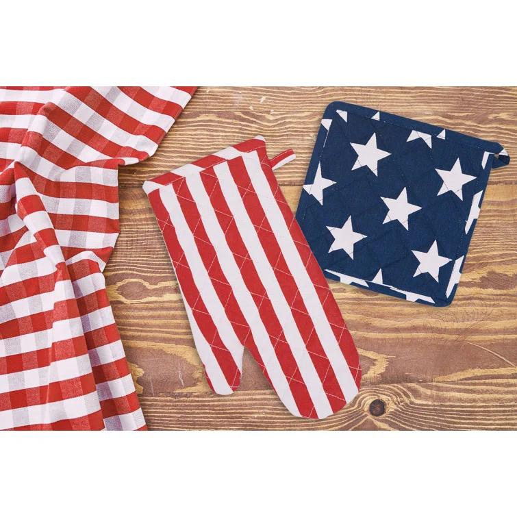 Darby Home Co Nelsen Stars and Stripes Pot Holder & Oven Mitt Set