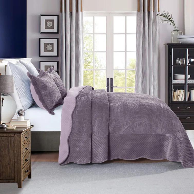 MarCielo Marcielo Oversized Embroidered Velvet Quilt Set With 2 Pillow Shams