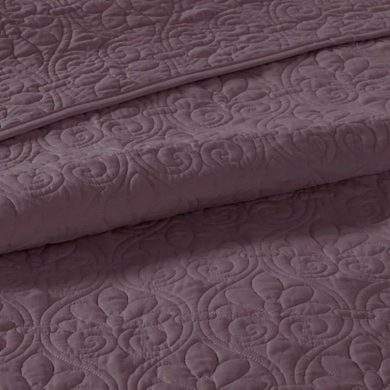 Quebec Reversible Quilt Set