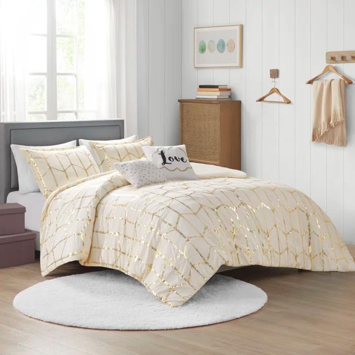 Intelligent Design Raina Metallic Printed Comforter Set