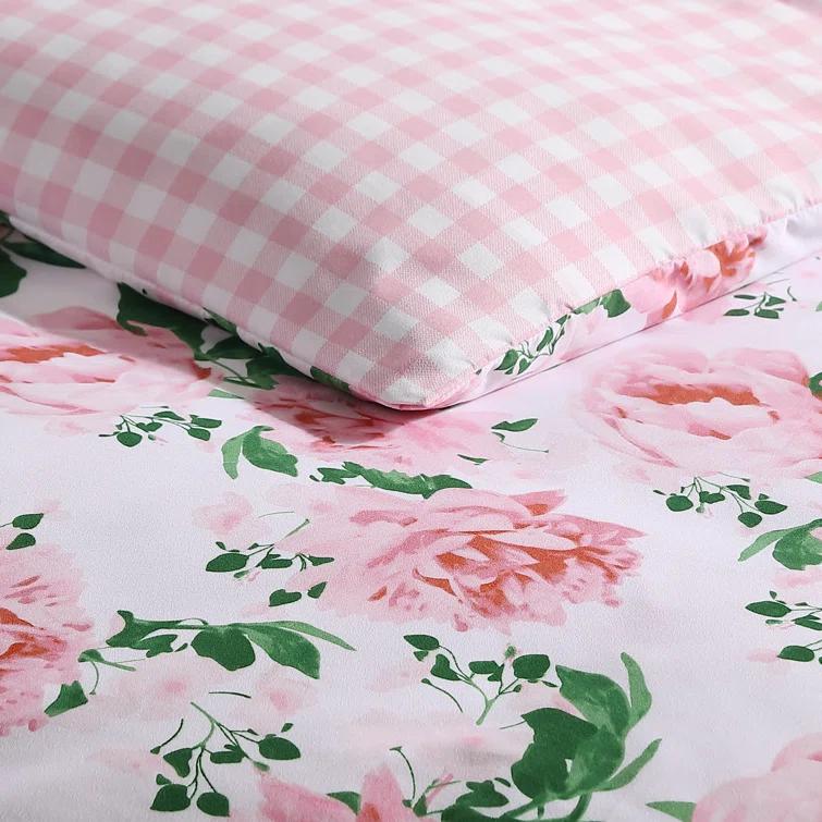 Betsey Johnson Betsey Johnson Blooming Roses Reversible Pink Duvet Cover Set