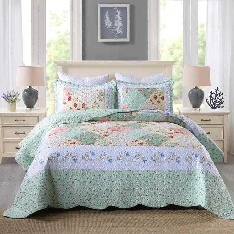 MarCielo Floral Quilt Set