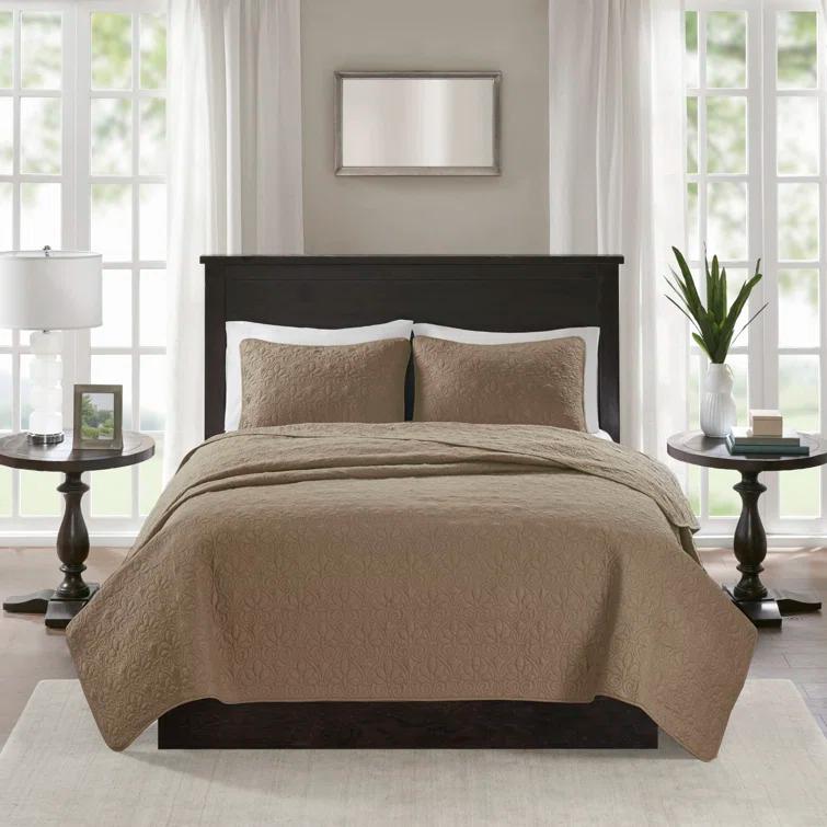 Madison Park Quebec Reversible Quilt Set