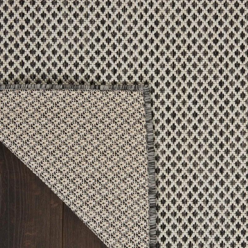 Beachcrest Home™ Rectangle Hartigan Geometric Machine Tufted Polypropylene Plastic Indoor / Outdoor Area Rug in Gray