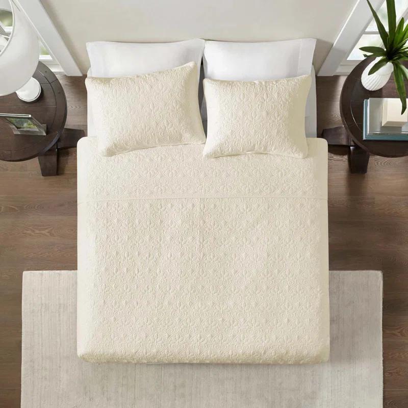 Madison Park Quebec Reversible Quilt Set