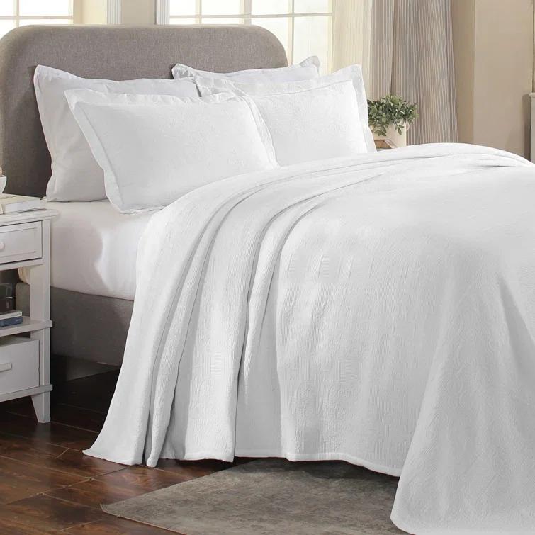 Superior Superior Florin Matelasse Jacquard Scrolling Medallion Cotton Bedspread Set With Pillow Shams