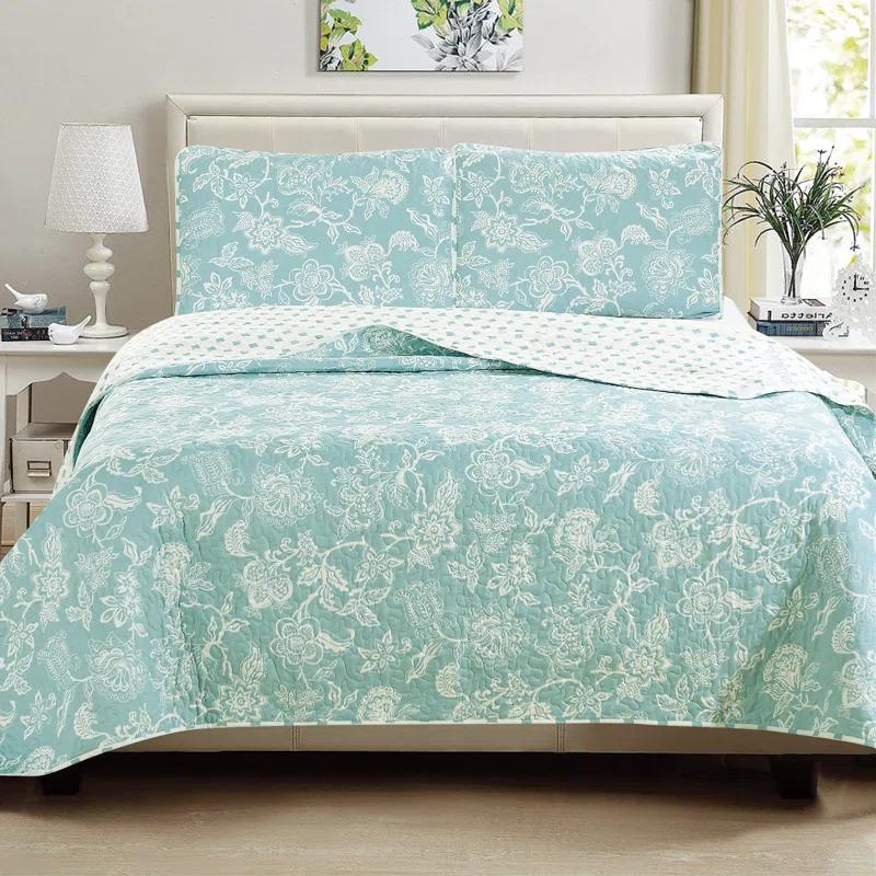 FreshFolds Dainty Floral Reversible Quilt Set with Shams