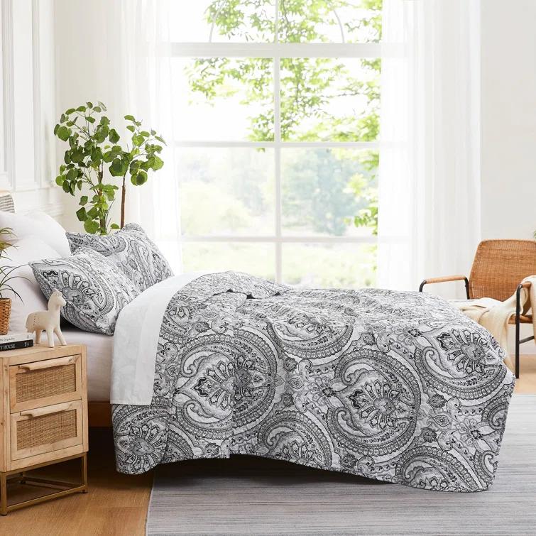 SouthShore Fine Linens Pure Melody Oversized Light-weight Paisley Quilt Set with matching shams