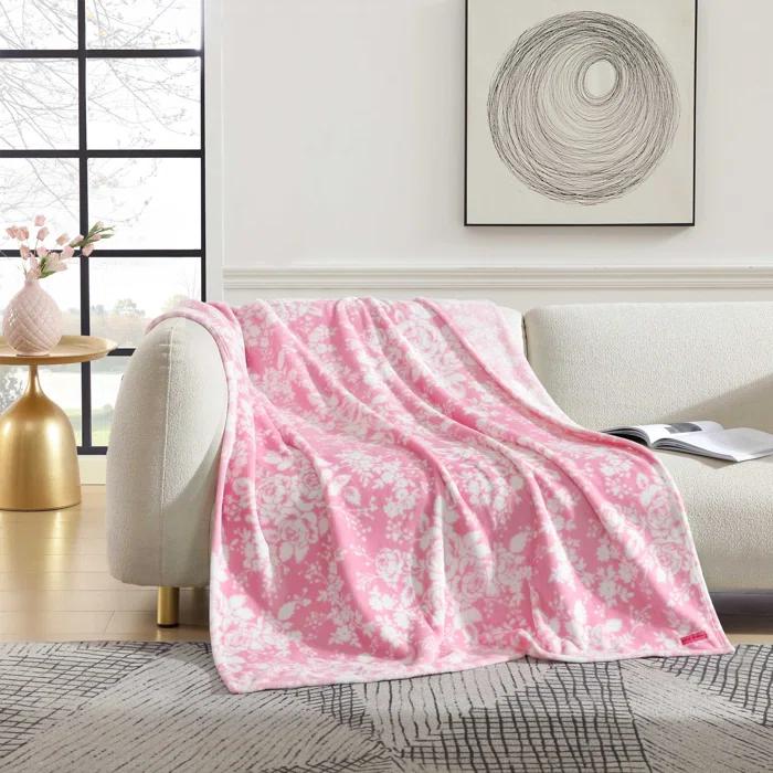Betsey Johnson Hotel Signature Betsey Johnson Printed Ultra Soft Plush Fleece Blankets
