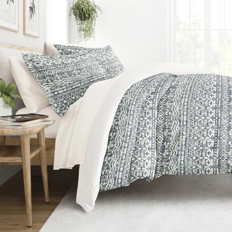 IEnjoy Home 8-Piece Reversible Bedding Bundle - Patterned Duvet Cover, Comforter Insert and Solid Sheet Set