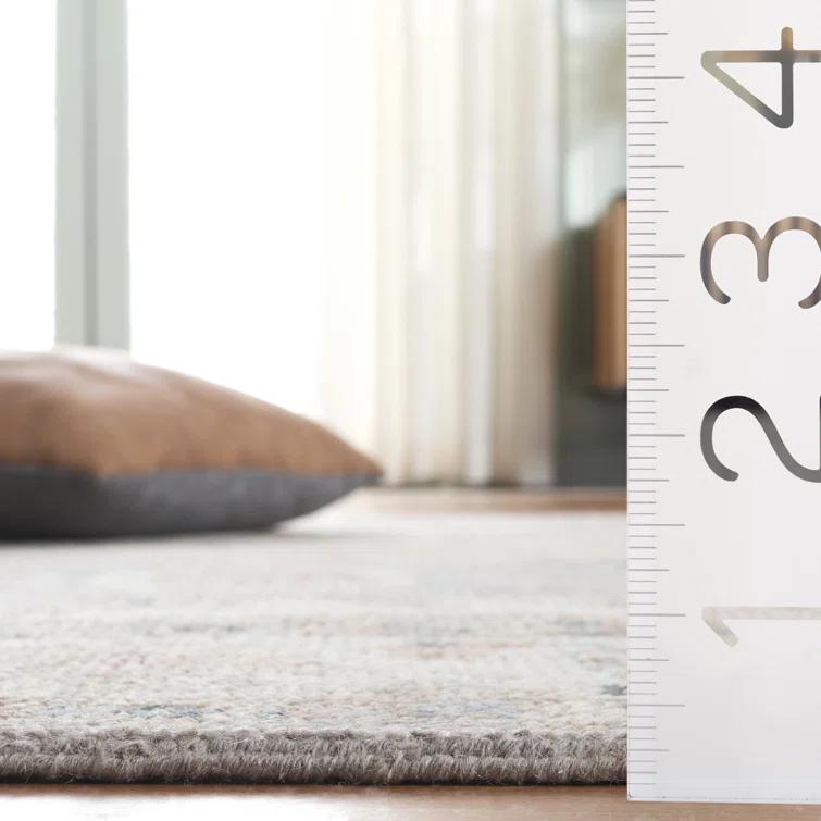 Safavieh Hand Knotted Wool/Cotton Oriental Rug in Light Gray/Beige