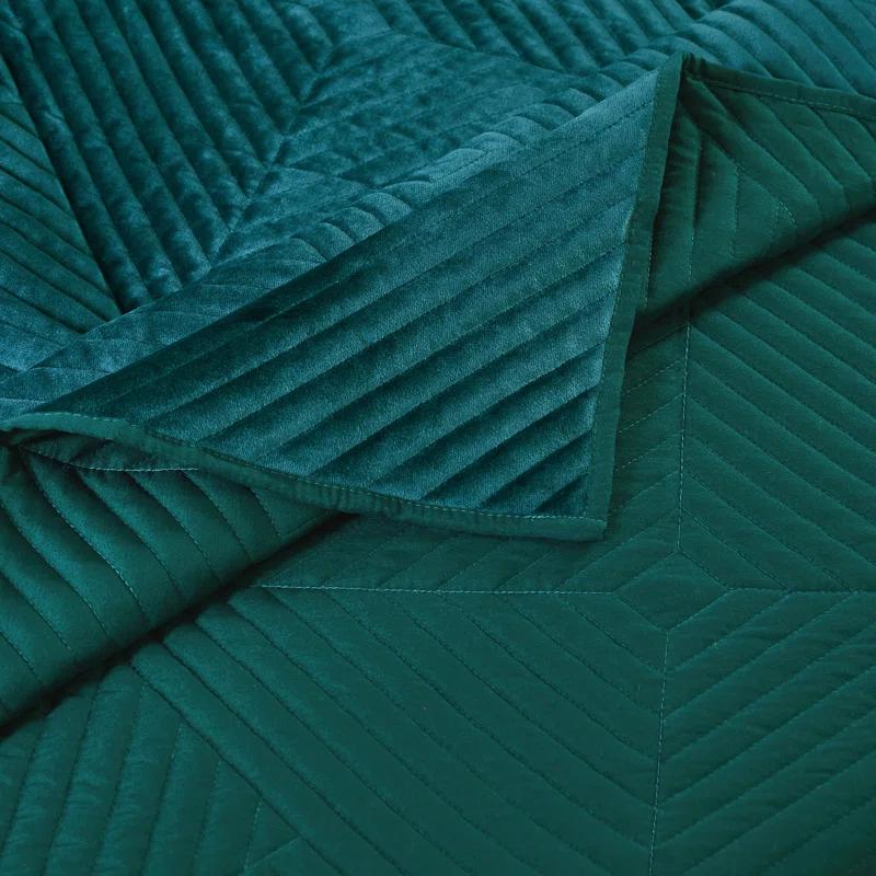 Greenland Home Fashions Riviera Velvet Quilted Throw