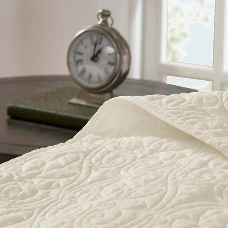 Madison Park Quebec Reversible Quilt Set